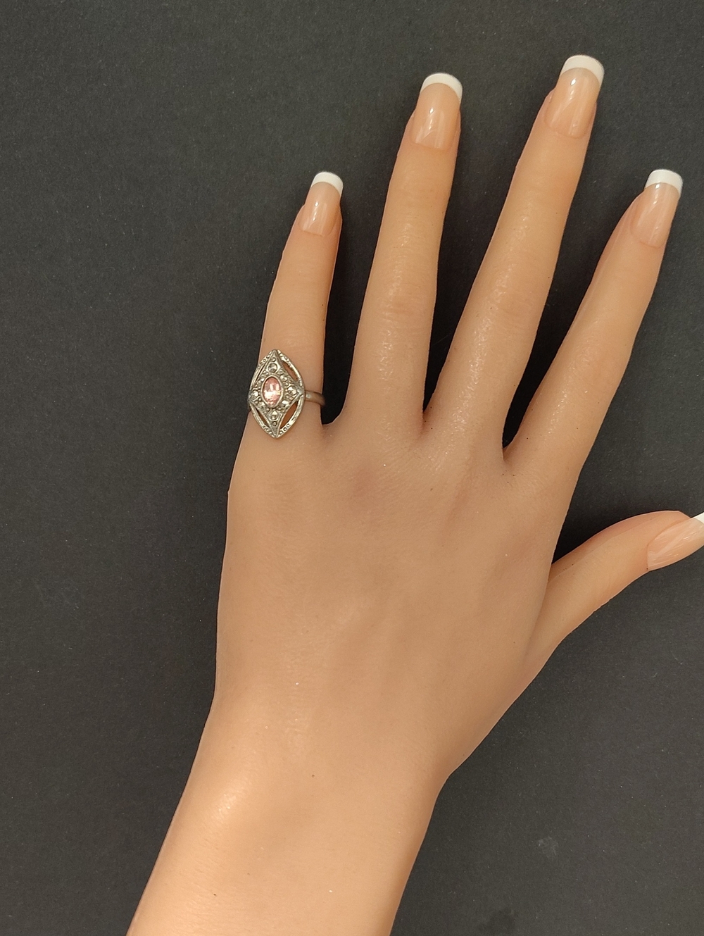 Avon Vintage Art Deco Ring - Size 4 3/4 - Picture 6 of 7